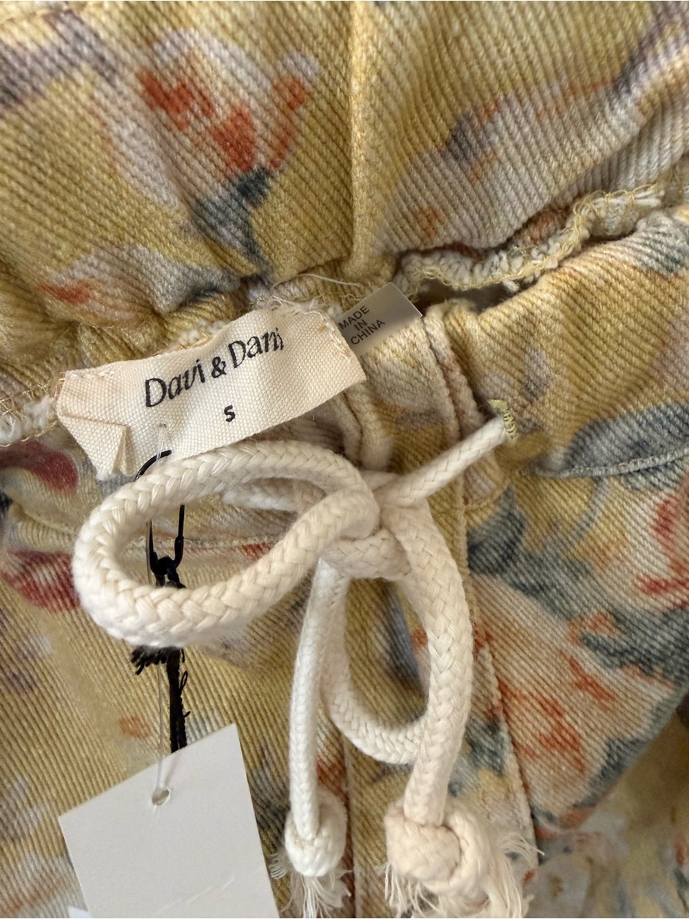 NWT Davi & Dani Yellow Floral Drawstring Pants size Small - Picture 3 of 7
